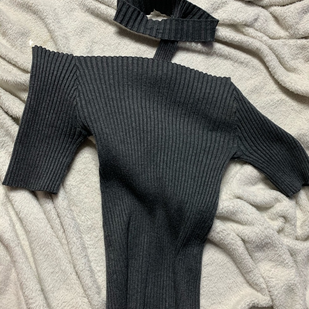 dark grey neck & crop top